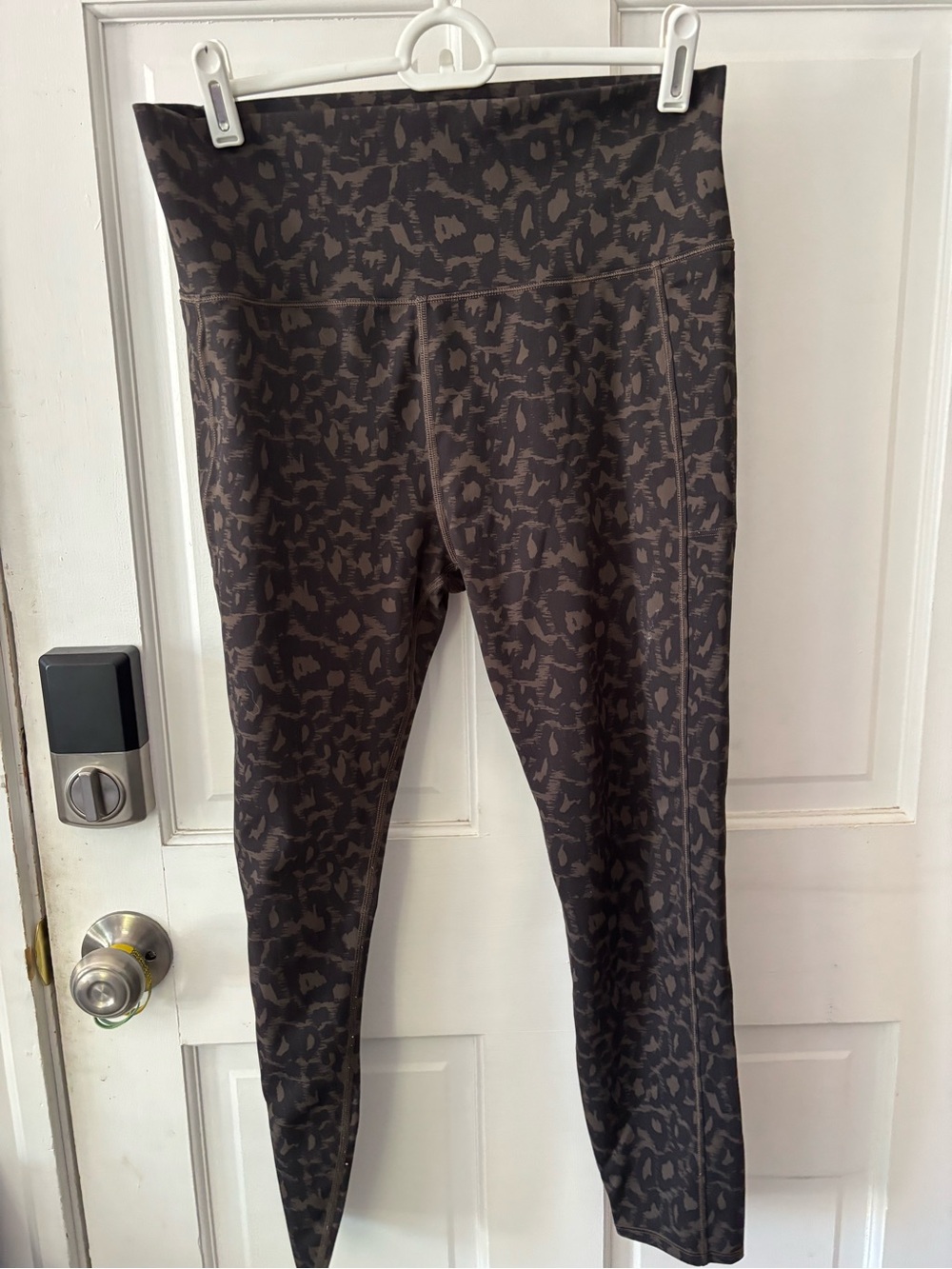 EUC Vuori Studio Pocket Leggings Sz L Leopard Print High